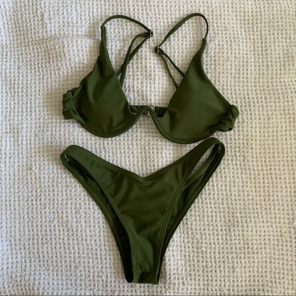 Plunge bikini - Picture 1 of 2